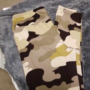 LuLaRue Camo leggings